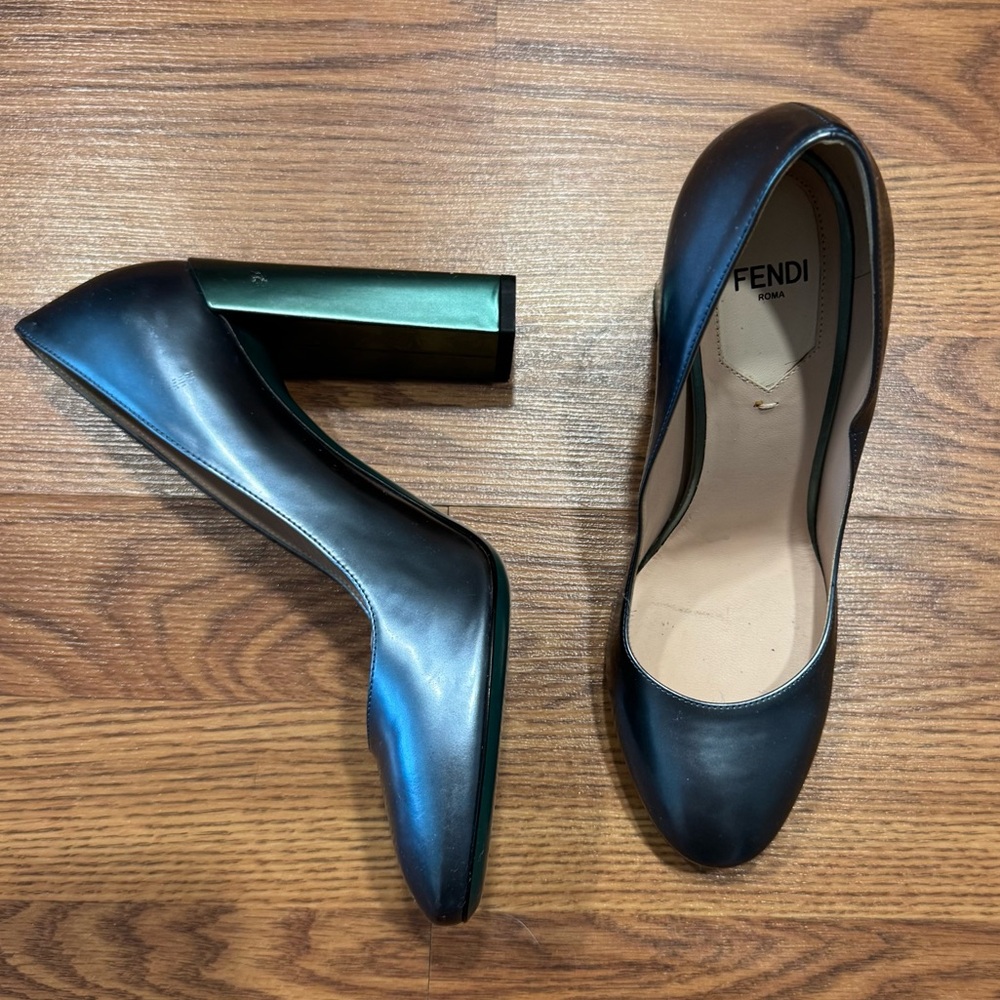 Fendi Metallic Round Toe Pumps EU 37